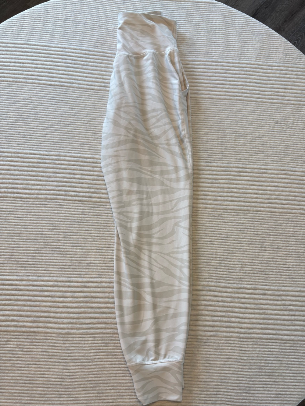 Old Navy Cream & Light Gray Zebra-Print Leggings
